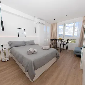 Modern With Stunning Views Apartment